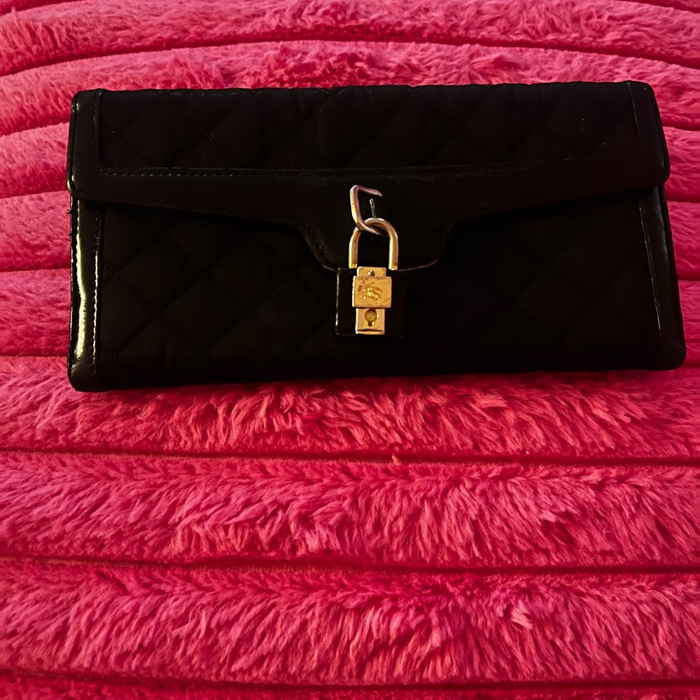 AUTHENTIC BURBERRY QUILTED BLACK WALLET BI-FOLD PADLOCK ACCENT